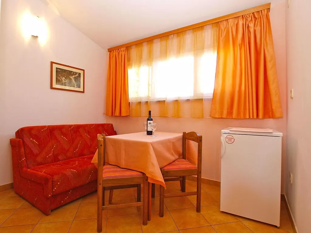 Apartments Lidija 1305 Pula Croatia
